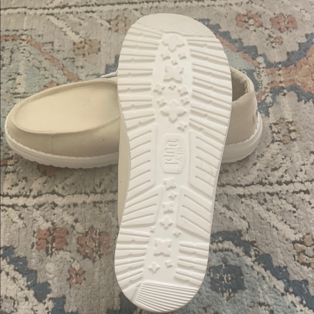 Hey Dude Off-White Loafers - Picture 3 of 5
